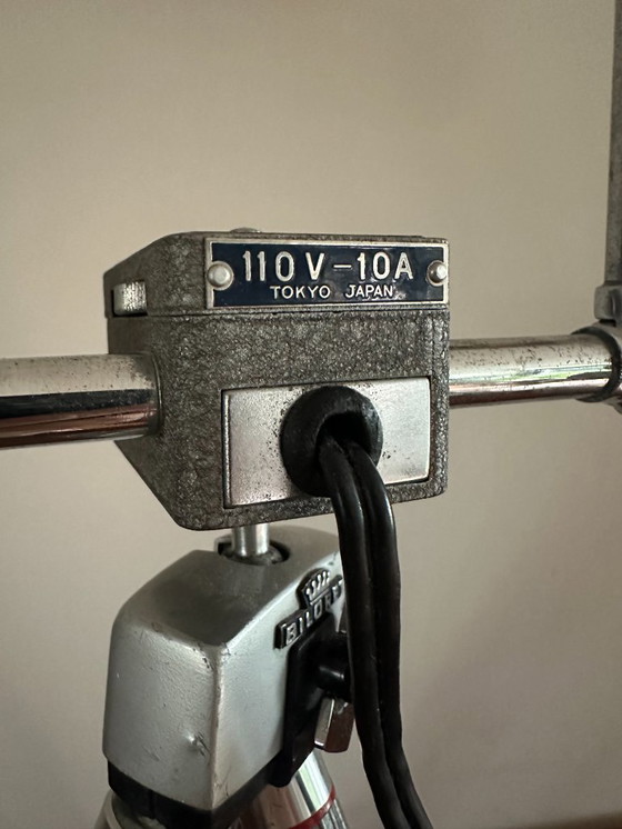 Image 1 of Rare lampe de cinéma Meiji des années 1950 – design industriel japonais.