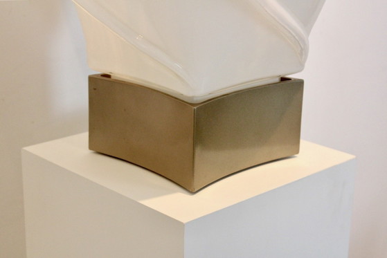 Lampada da tavolo Leucos fatta a mano, edizione limitata in vetro opalescente bianco, Lampade da tavolo (foto 5 di 11)