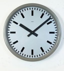 Orologio da parete grigio da stazione industriale di Nedklok, 1960