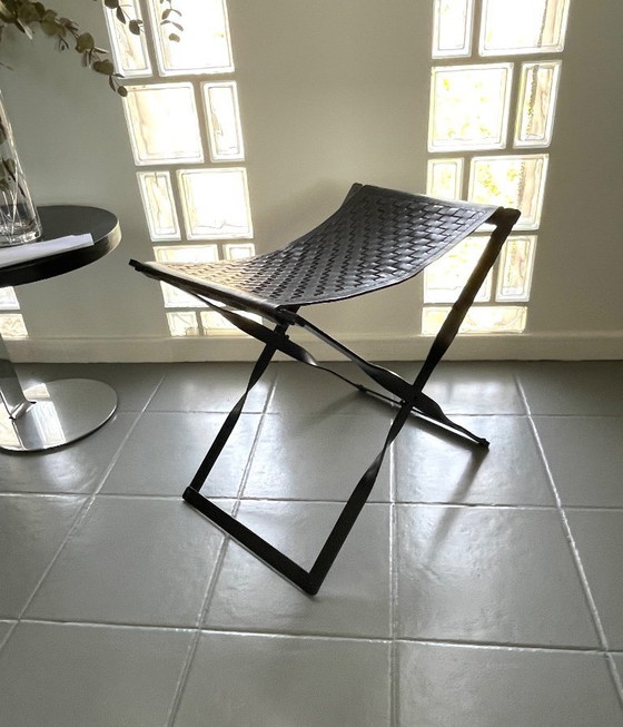 Image 1 of Tabouret haut pliant / taburette en métal et cuir tressé