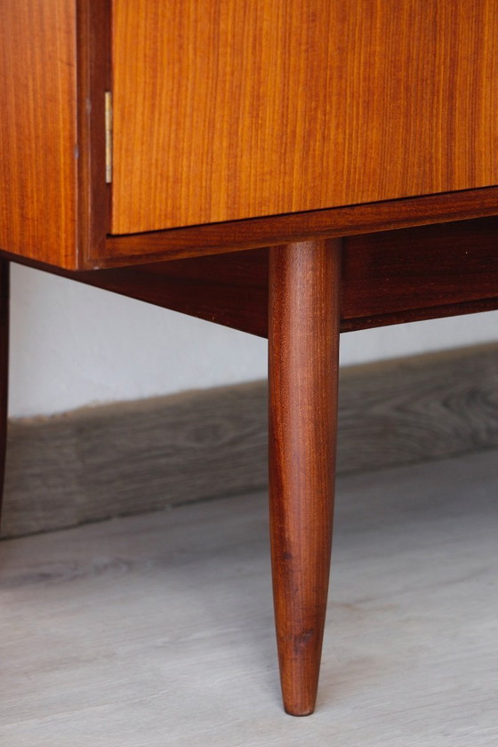 Image 1 of Britisches Sideboard im modernen Stil von White & Newton | Ikonisches Design