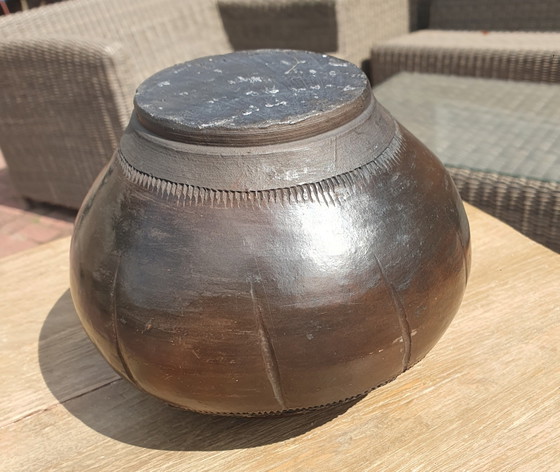Beautiful and 100% Original African Clay Pot (Ukhamba Beer Pot) from South Africa. – Vases, Ceramic (photo 7 of 11)