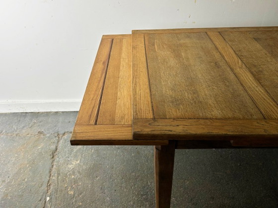 Image 1 of Uitschuifbare eettafel van massief eikenhout uit de jaren 1930 | Stijl: Arts & Crafts