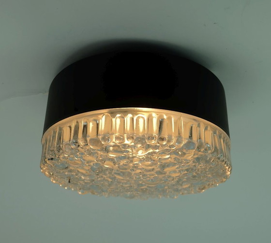 Image 1 of no. 1 di 2 - lampada da soffitto o da parete modello A 226 in vetro strutturato a bolle d'aria 1960 anni '70