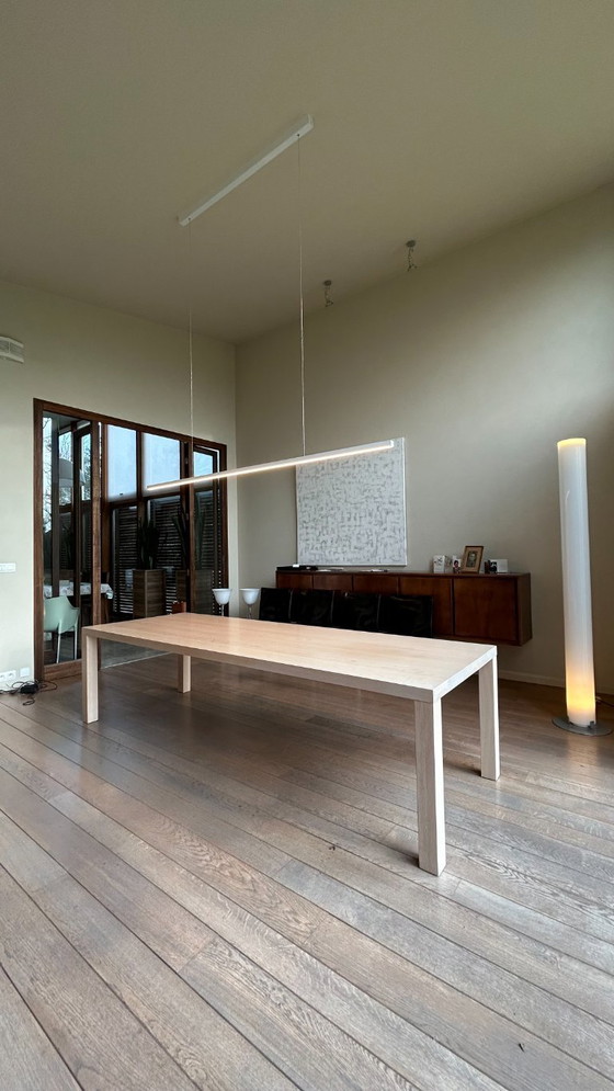 Image 1 of Stilvoller Esstisch aus Holz