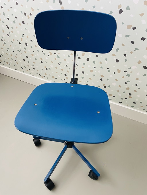 Sedia da ufficio blu Kevi 2533 - disegnata da Jørgen Rasmussen