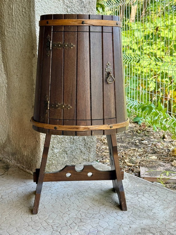 Image 1 of Meuble bar vintage en forme de tonneau 