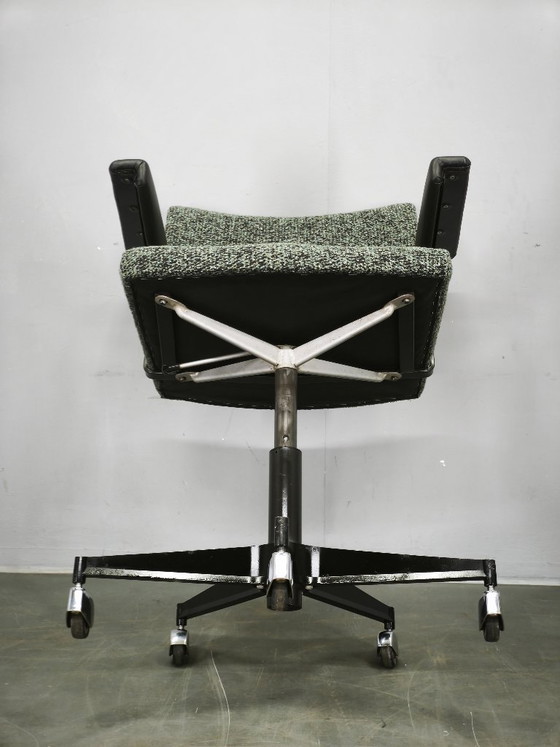 Silla de oficina giratoria André Cordemeyer para Gispen, Países Bajos, años 60 – Sillas giratorias, Metal (photo 2 of 14)