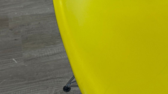 Image 1 of Vitra DSR giallo