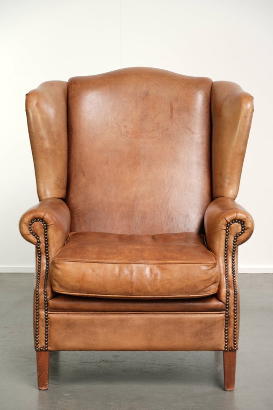 Bonito y cómodo sillón orejero de piel de oveja en un hermoso color coñac claro de estilo inglés – Sillones (photo 2 of 12)