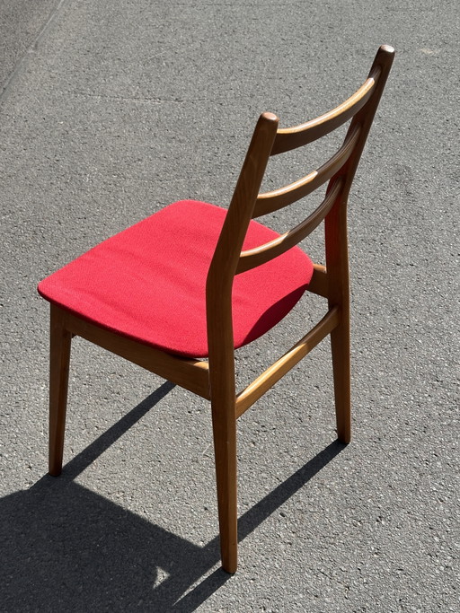 Casala designstoel – massief hout met rode bekleding – in uitstekende staat