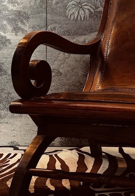 Image 1 of Kolonialstil-Pflanzenstuhl, Veranda-Archae aus Teakholz und Leder, britisch-kolonial