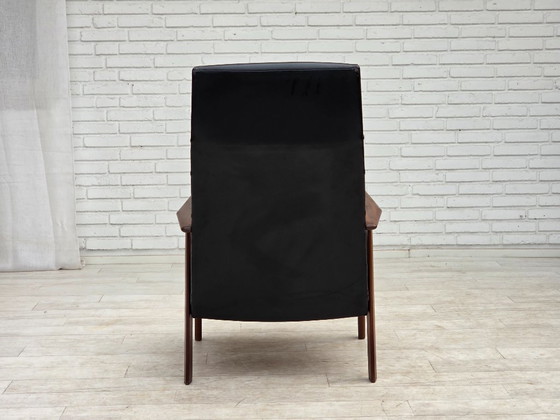 Image 1 of Deense fauteuil uit de jaren 70, zwart kunstleer, teakhout.
