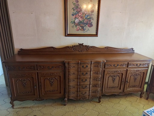 Louis XV style dining area