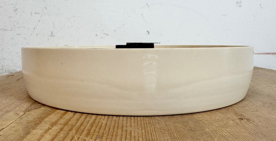 Image 1 of Industriële beige bakelieten fabriekswandklok van Pragotron, jaren 60