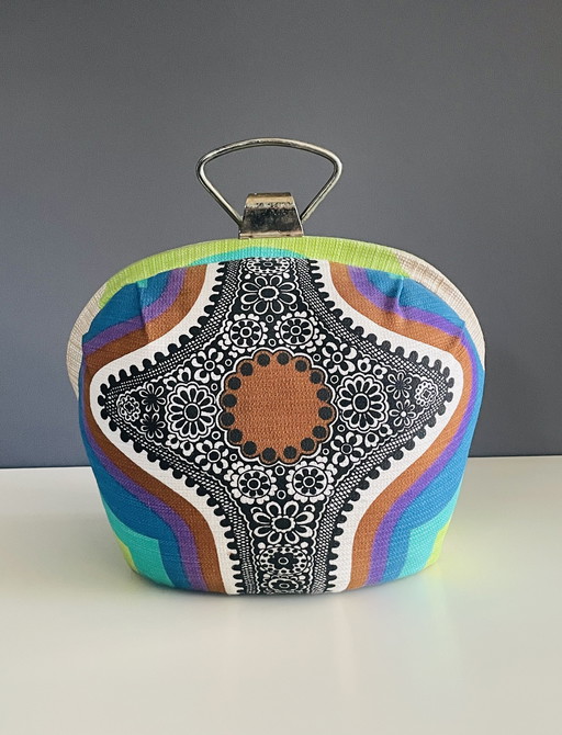 Vintage Theemuts Met Retro Bloemenprint En Lila Binnenzijde