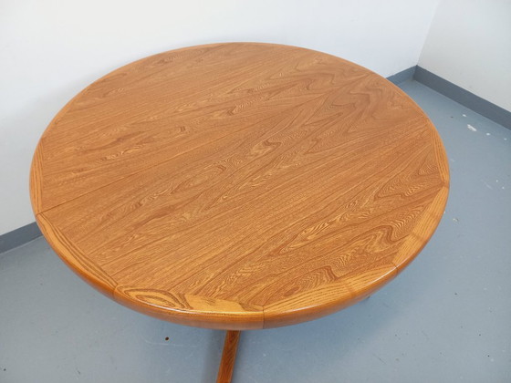 Image 1 of Tavolo da pranzo rotondo vintage in stile scandinavo degli anni '60/'70 in olmo chiaro con prolunghe