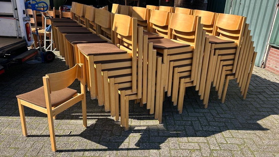 Image 1 of Lotto di 100 sedie impilabili vintage in compensato anni '80