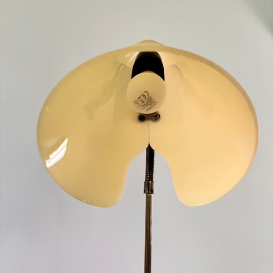 Image 1 of Vloerlamp uit het midden van de 20e eeuw, ontwerp Hans Bergström (toegeschreven), zwart metaal, messing en gele kap, Zweden