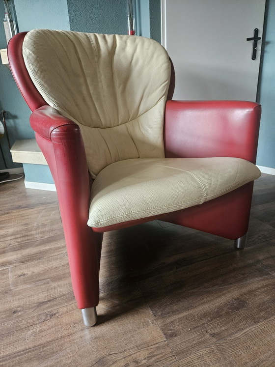 Image 1 of Poltrona Leolux Excalibur in pelle rossa e bianco sporco con poggiapiedi