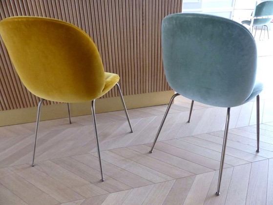 Image 1 of Set aus 8 „Beetle Dining Chair“-Stühlen in Samt von GUBI, Design Stine Gam & Enrico Fratesi
