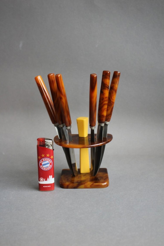 Image 1 of Juego de 6 cuchillos Art Déco para fruta, de baquelita y acero inoxidable con soporte.