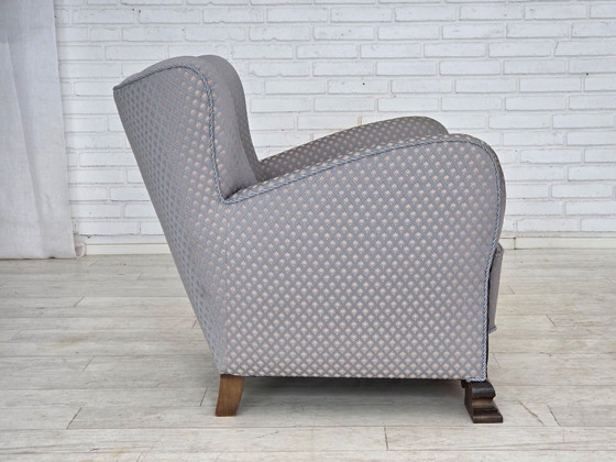 Image 1 of Deense fauteuil uit de jaren 50, meubelstof, gesneden eikenhout.