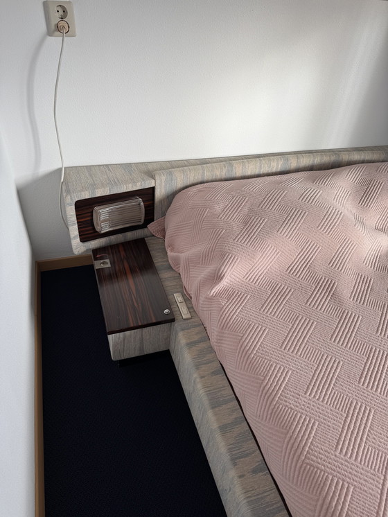 Image 1 of Letto vintage unico con illuminazione integrata degli anni '80