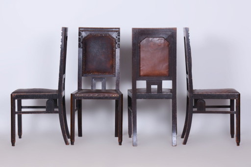 Ensemble de quatre chaises cubistes, par Josef Gočár, chêne massif, cuir rouge, République tchèque, années 1910