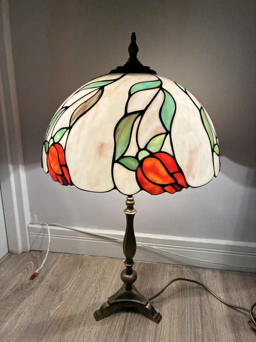 Lámpara de mesa Perenz estilo Tiffany de vidrieras, latón
