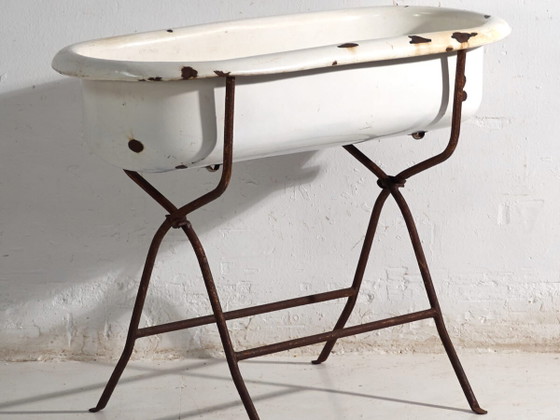 Antique bathtub in enamelled iron – Central Europe, circa 1950 #4 – Decorative Objects, Industrieel (photo 2 of 40)