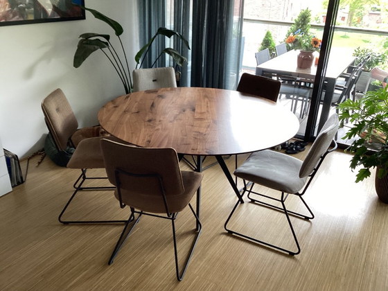 Image 1 of table à manger ronde en noyer