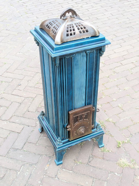 Rare Art Deco 'Skyscraper' Tower Stove by Fobrux – Majolica Blue (c. 1930) – Les Fonderies Bruxelloises (photo 4 of 18)