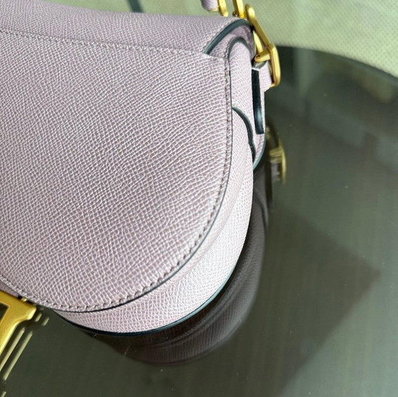 Image 1 of DIOR SADDLE SMALL - VERSTELBARE STIJL VAN KALFSLEER MET NERF, NUDE ROZE EN GOUDEN BESLAG