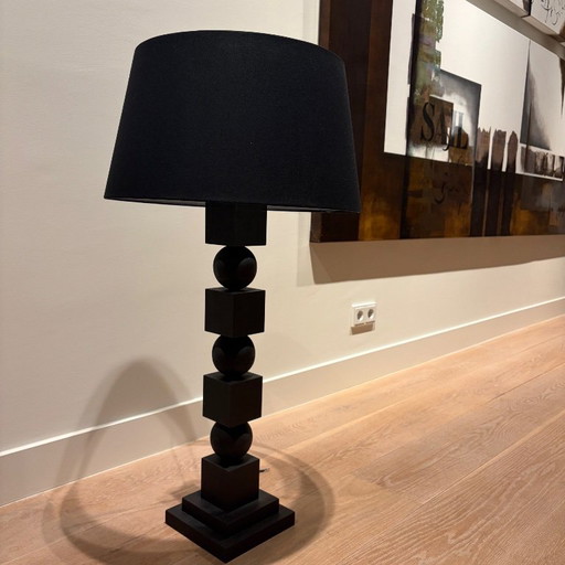 Black floor light with geometric base