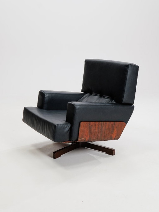 Sillón giratorio de palisandro modelo 401 de Menilio Taro para Cinova, década de 1960