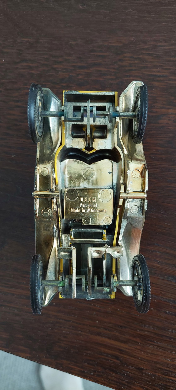 Image 1 of Auto d'epoca in plastica mobile