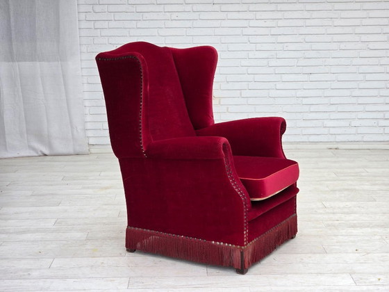 Image 1 of Anni '70, poltrona danese con schienale alto, velluto rosso per mobili, legno di frassino.