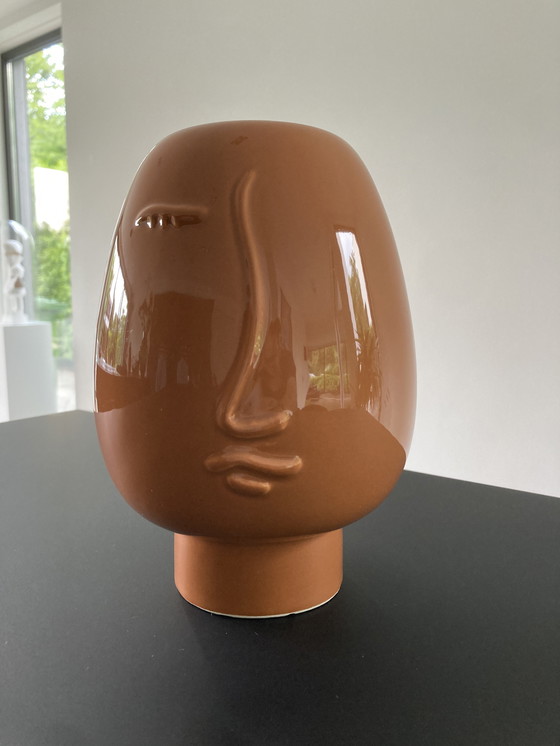 Image 1 of Moderne bruine vaas met gezicht 