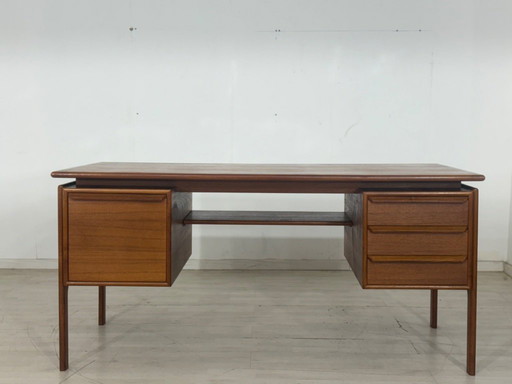Deens teak vrijstaand bureau Henning Kjaernulf