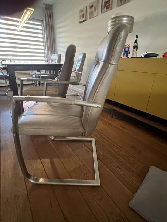 Image 1 of Complete eethoek met 6 mooie stoelen