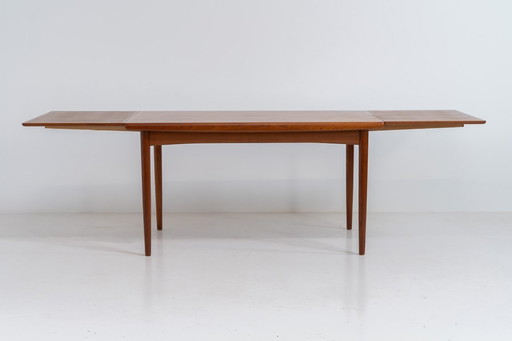 Extendable dining table by Skøvby Møbelfabrik (Denmark, 1960s).
