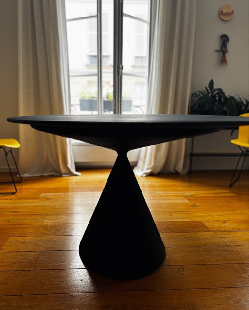 Table Clay par Desalto – design Marc Krusin – céramique pierre de lave