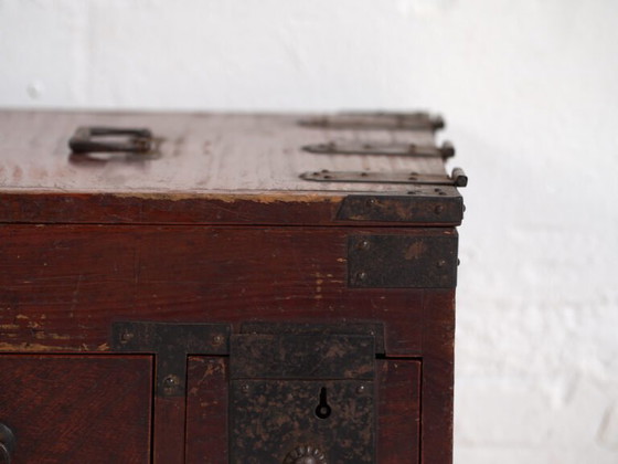 Small antique Japanese kodansu - Meiji / Taishō period (c. ) #35 – Storage cabinet, Metal (photo 39 of 40)