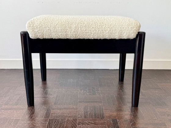 Poggiapiedi Scandinavo Vintage Tessuto Bouclé – Poggiapiedi e pouf, Textile, Wood (photo 7 of 11)