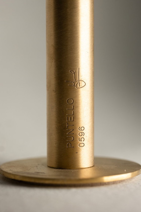 Image 1 of Perchero de suelo a techo en metal lacado y latón. Estilo contemporáneo.