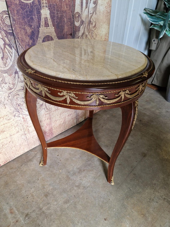 Image 1 of Klassischer dekorativer Beistelltisch, Pflanzentisch, Wandkonsole Marmorplatte und fehlende Verzierungen Abmessung 60x60cm und 8