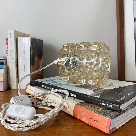 Image 1 of antica lampada portatile a forma di tulipano in vetro dorato