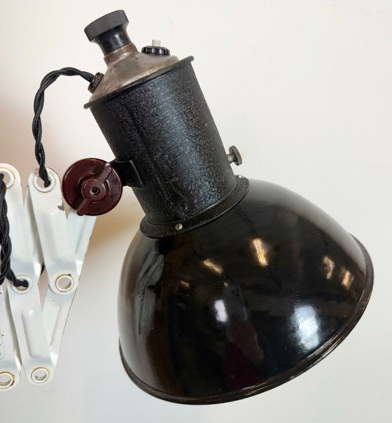 Image 1 of Industriële zwarte geëmailleerde schaarwandlamp, jaren 50