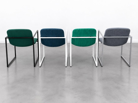 Set di 4 sedie design Arco Frame II (3x Normal + 1x XL) – Sedie da pranzo, Metallo, Tessile (photo 6 of 9)